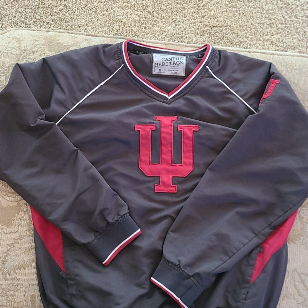 IU Pullover
